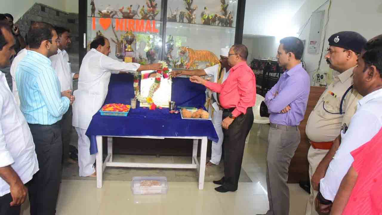 వజ్రోత్సవాలను ఘనంగా నిర్వహించాలి