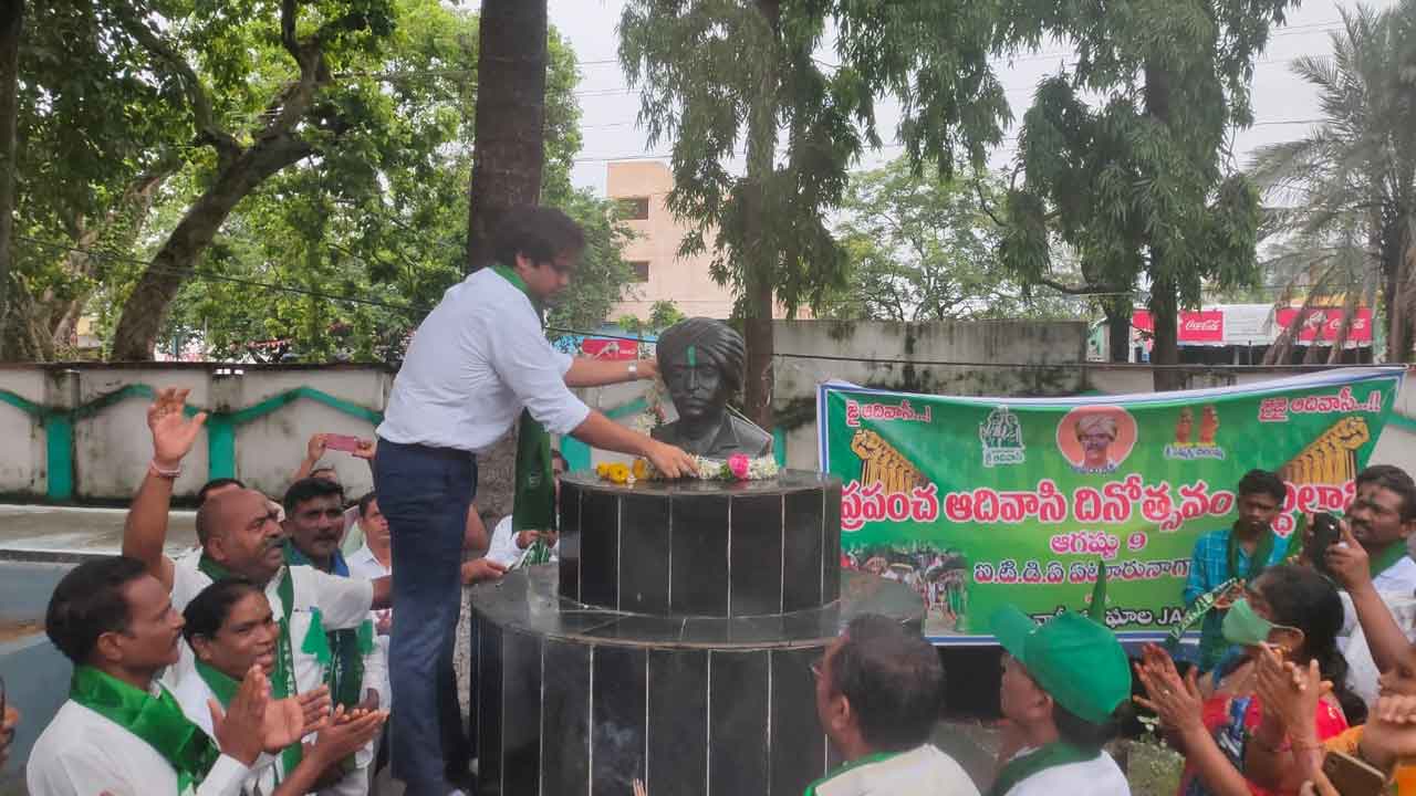 ఆదివాసీల సంక్షేమానికి కృషి