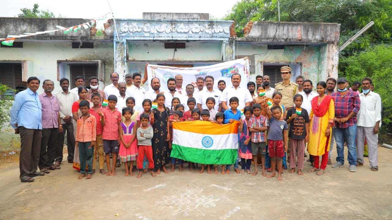 వెల్లివిరిసిన సేవాభావం