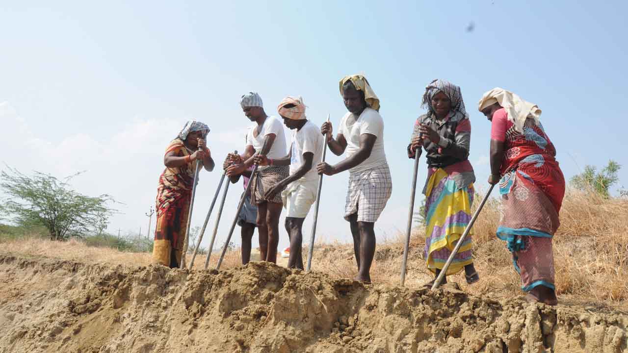 ఉపాధికి కోత