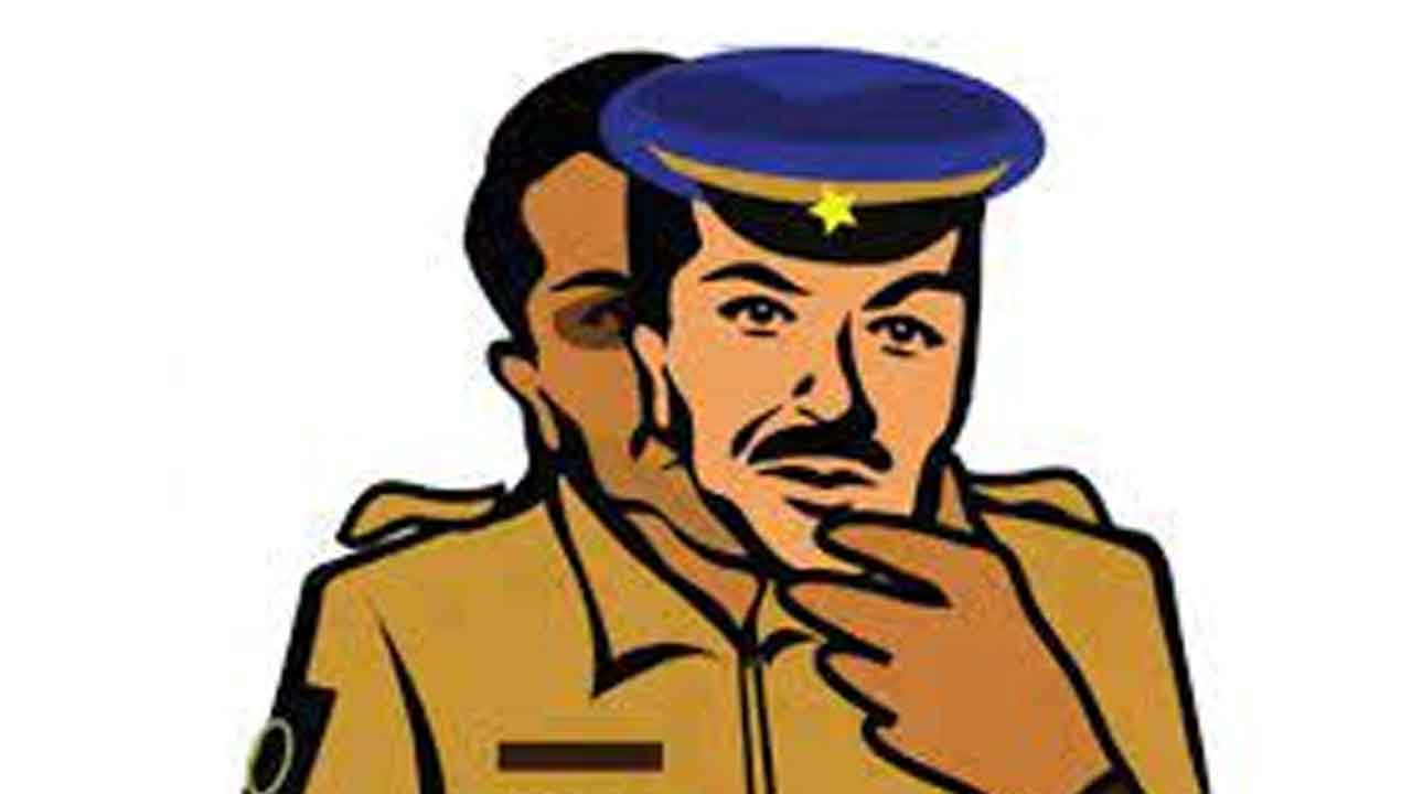 విశాఖలో ముగ్గురు నకిలీ పోలీసుల అరెస్టు