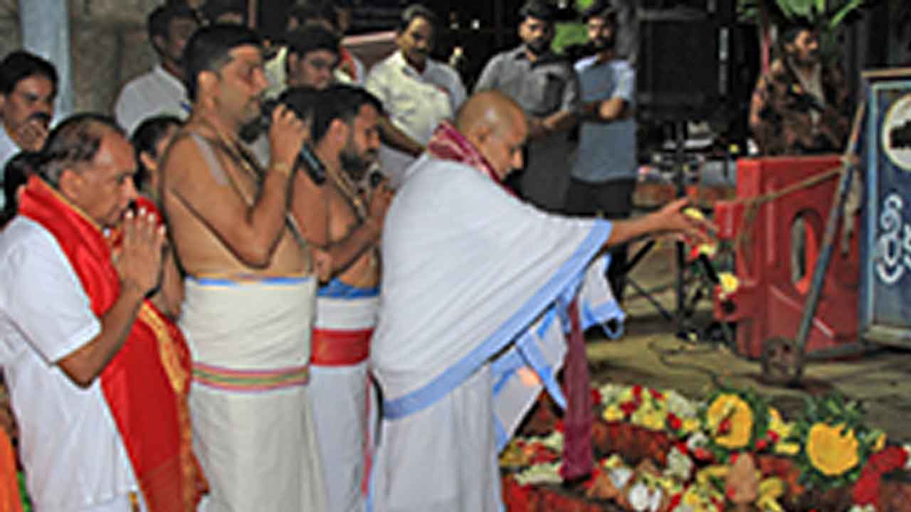 అలిపిరి పాదాలమండపం వద్ద వైభవంగా శ్రీవారి మెట్లోత్సవం