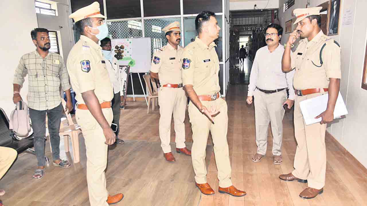 ఉద్యోగమస్తు