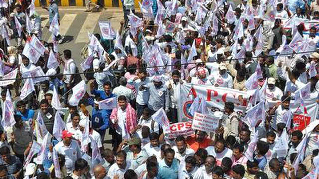 విజయవాడలో పోలీసుల ఆంక్షలు .. ఎందుకంటే ?