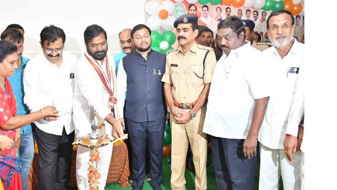 ప్రతి ఇంటిపై జెండా ఎగరాలె