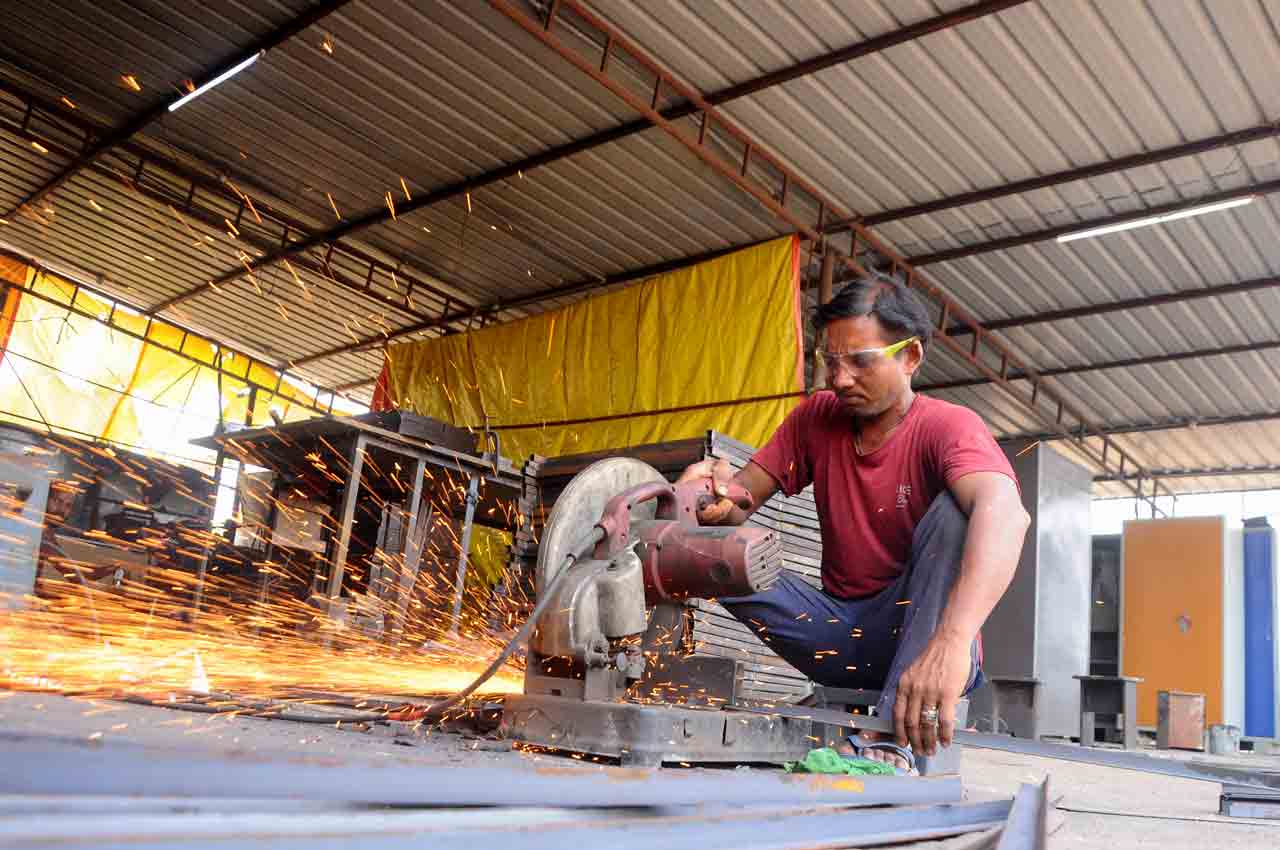 పాలమూరులో పరాయి కూలీలు!