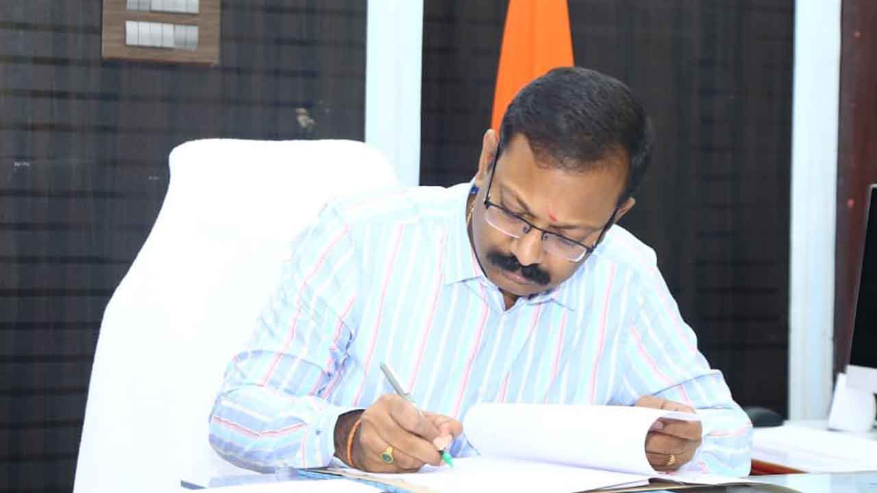 కలెక్టర్ల బాధ్యతల స్వీకరణ