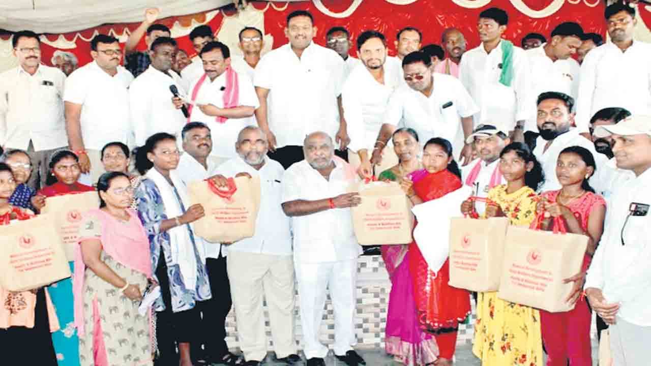 బీజేపీ నాయకులవి మోసపూరిత మాటలే..