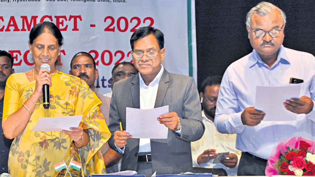 ఎంసెట్‌లో అమ్మాయిల హవా