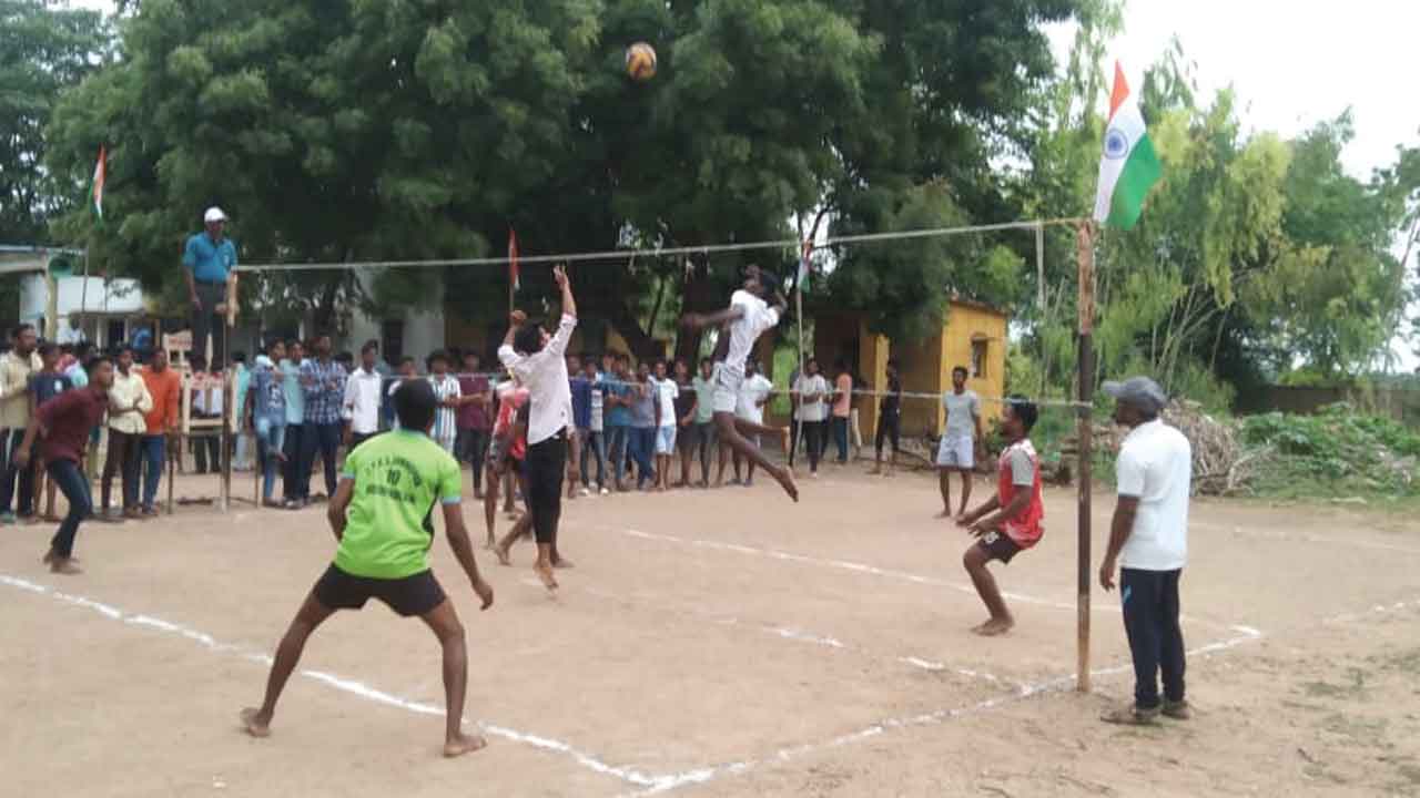 ఉత్సాహభరితంగా.. క్రీడాపోటీలు