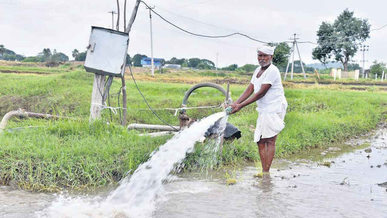 కేంద్రం ఆంక్షలు.. అన్నదాత దిగాలు