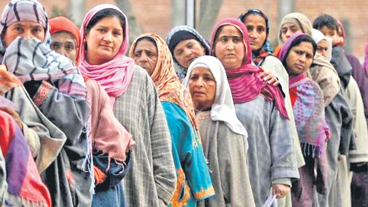 కశ్మీర్‌లో స్థానికేతరులకు ఓట్లు