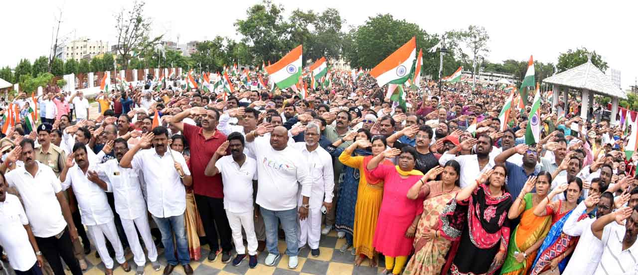 దేశ సమైక్యతను చాటాలి