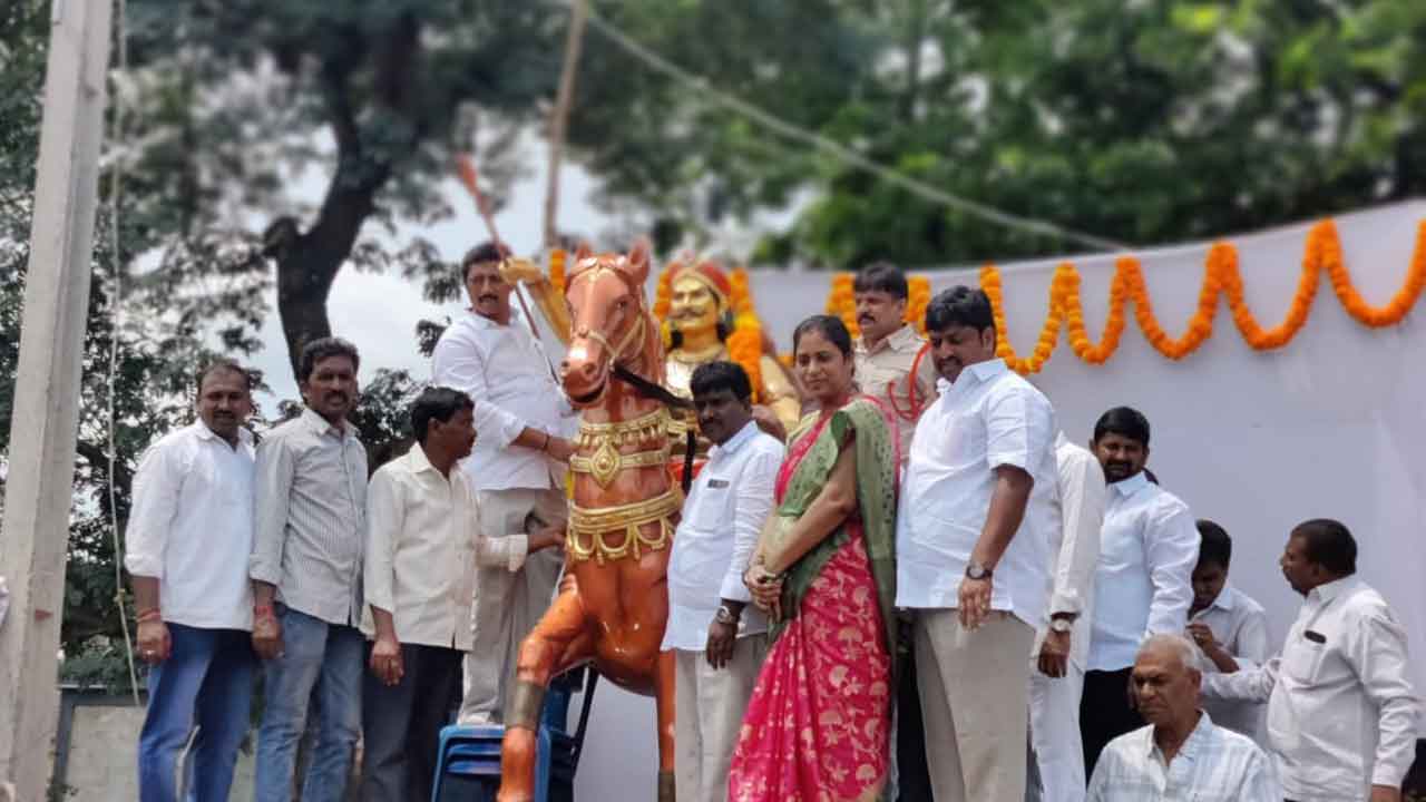 పాపన్నగౌడ్‌ పోరాటాన్ని స్ఫూర్తిగా తీసుకోవాలి