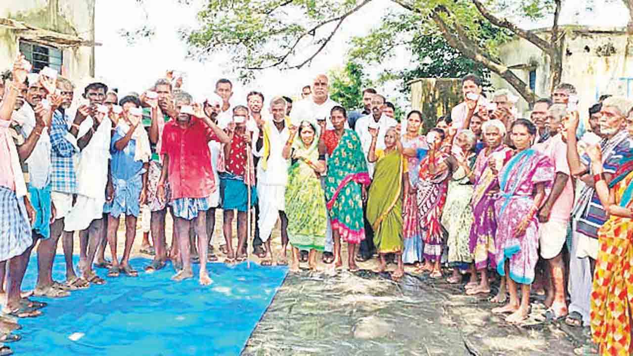 ఆదుకునే వారినే ఆశీర్వదించండి