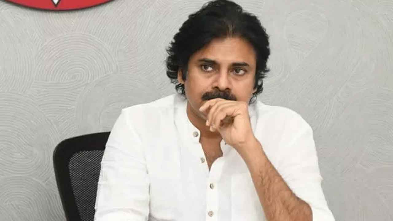 జనసేనలో కోవర్టులున్నారు : పవన్‌ కల్యాణ్‌ సంచలన వ్యాఖ్యలు