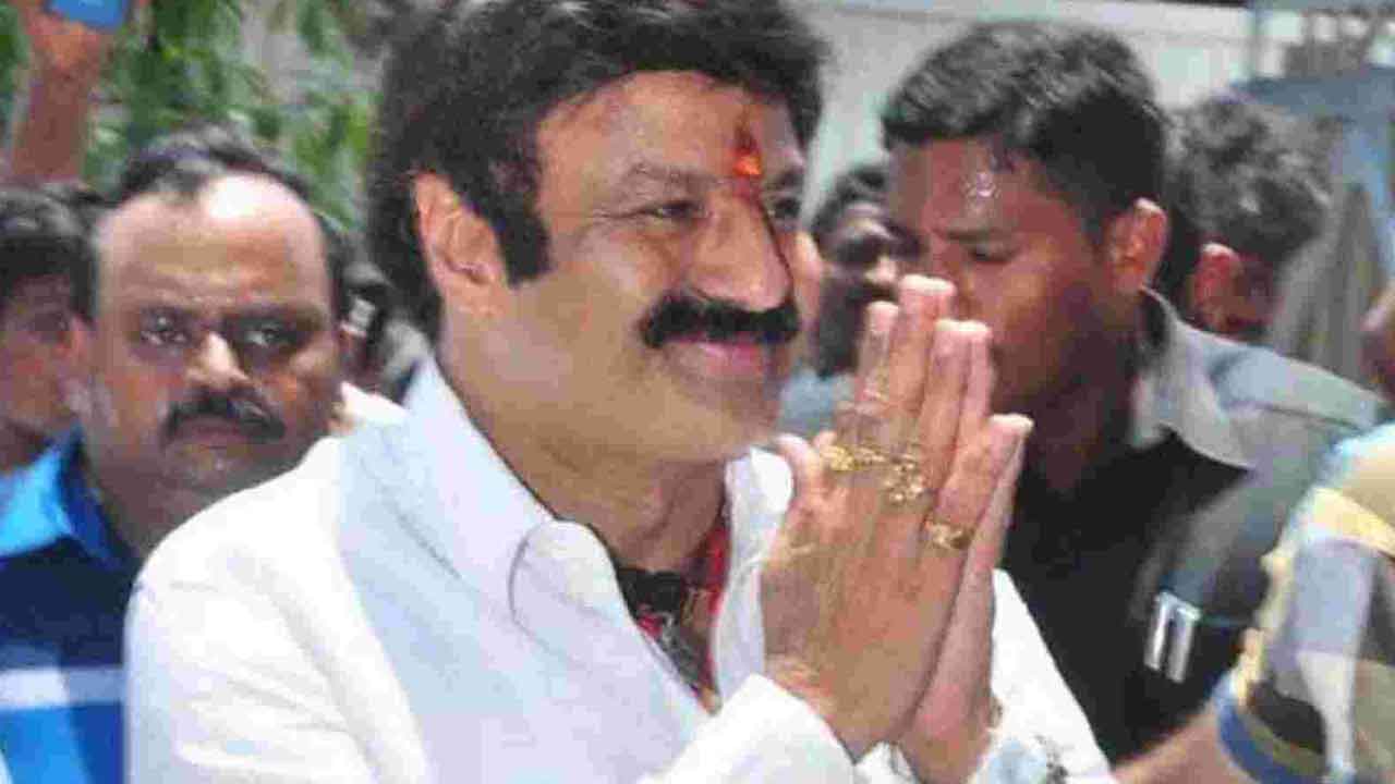 ఎన్టీఆర్‌ సంచార ఆరోగ్య రథాన్ని ప్రారంభించిన బాలకృష్ణ