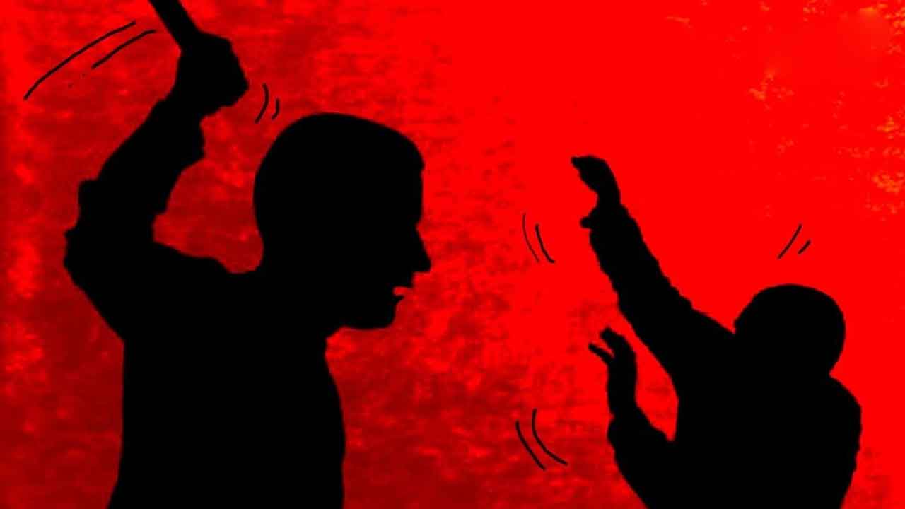 తల్లిని చంపినందుకు తండ్రిని కడతేర్చిన తనయుడు