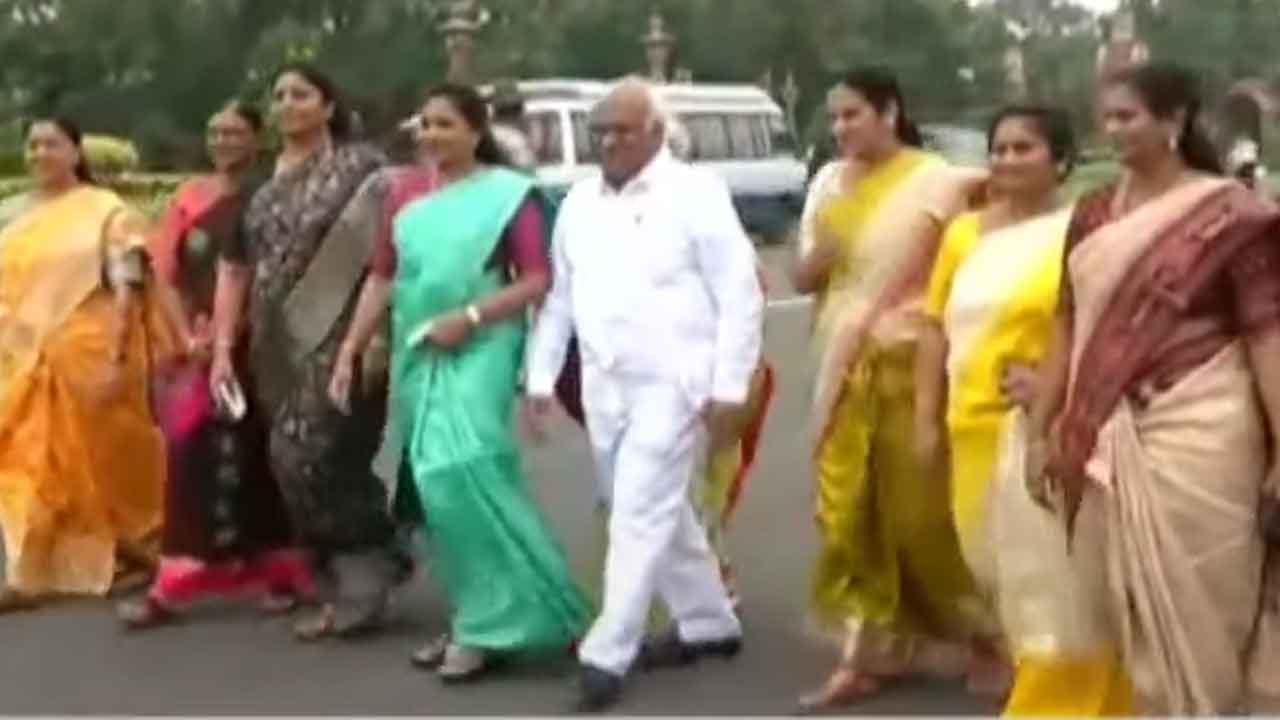 వైసీపీ ఎంపీ గోరంట్లపై రాష్ట్రపతికి ఫిర్యాదు