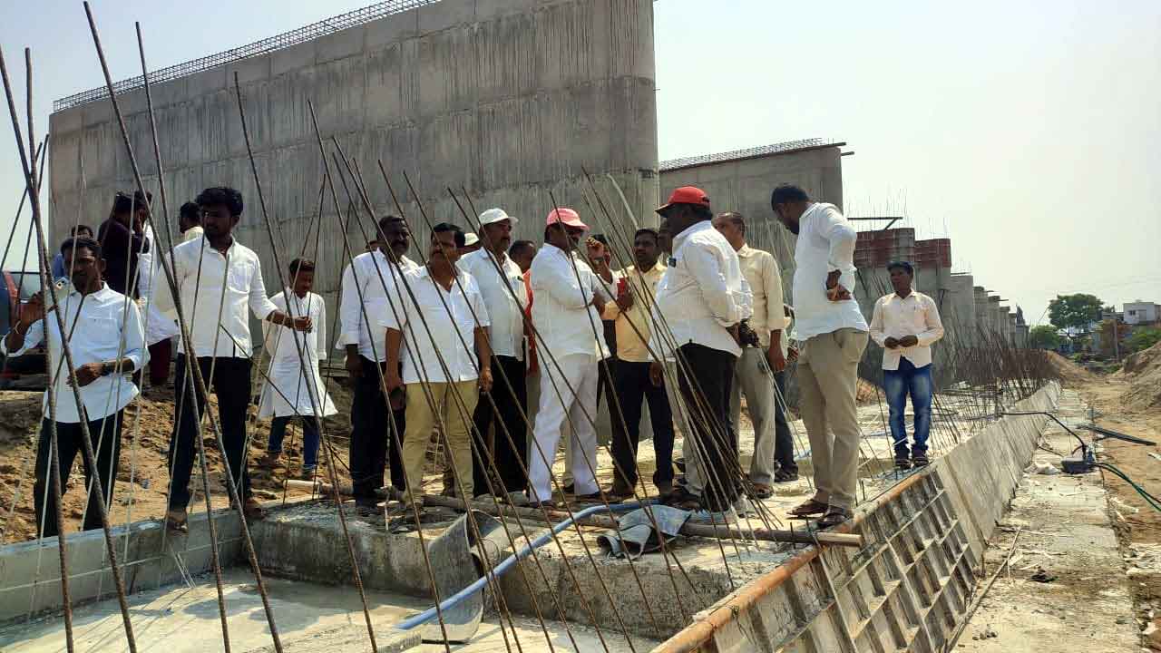 చకచకా..ఊకచెట్టువాగుపై బ్రిడ్జి, చెక్‌ డ్యాం