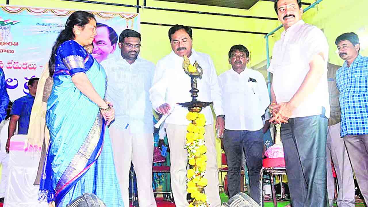 త్యాగధనులతోనే స్వాతంత్ర్యం