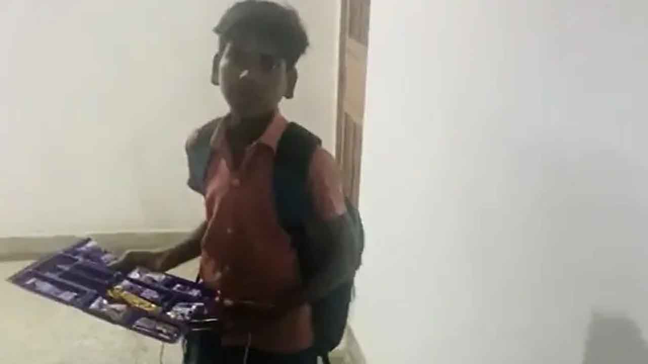 ఉదయం చదువు… సాయంత్రం ఉద్యోగం.. స్ఫూర్తిదాయకం ఈ చిన్నోడి ఆరాటం