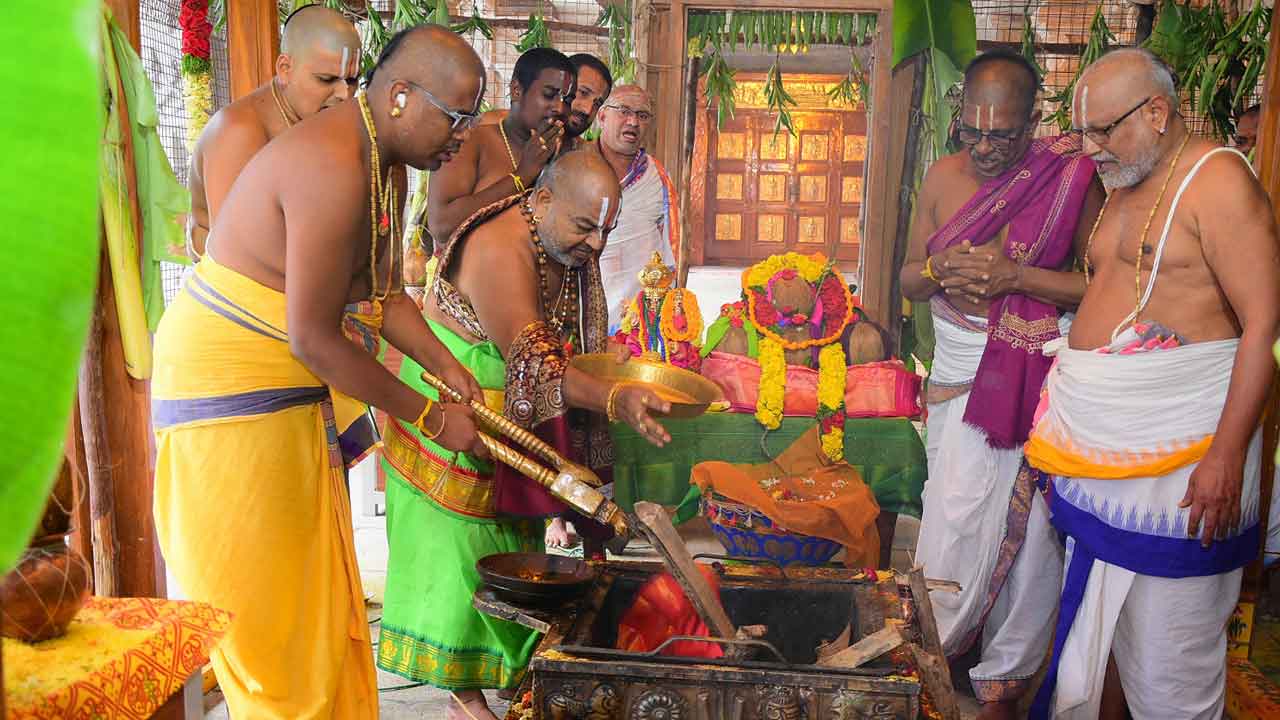 శాస్ర్తోక్తంగా పవిత్రోత్సవాలు