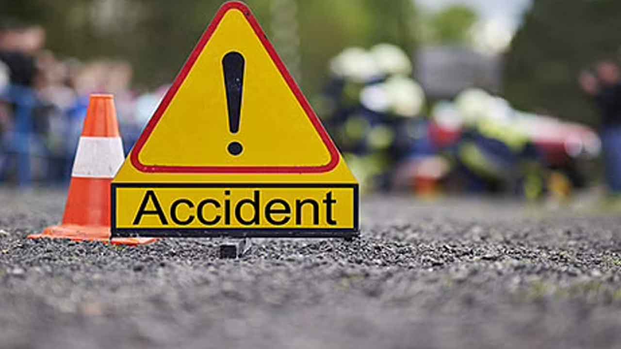 విజయవాడలో కారు బీభత్సం.. బాలుడు మృతి