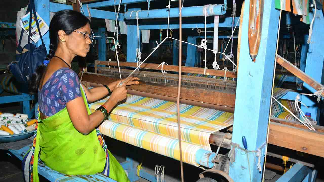 చేనేత కుటుంబాకులకు భరోసా