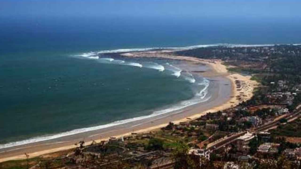 విశాఖ ఆర్కే బీచ్‌లో విద్యార్థి గల్లంతు