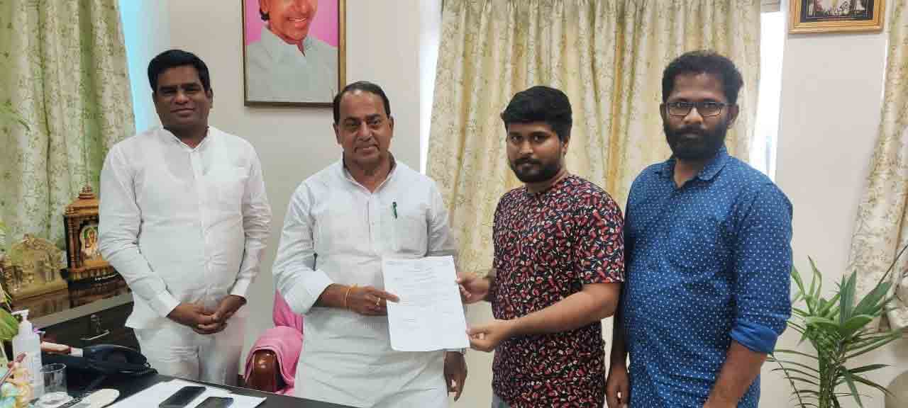 బాధిత కుటుంబానికి అండగా అల్లోల