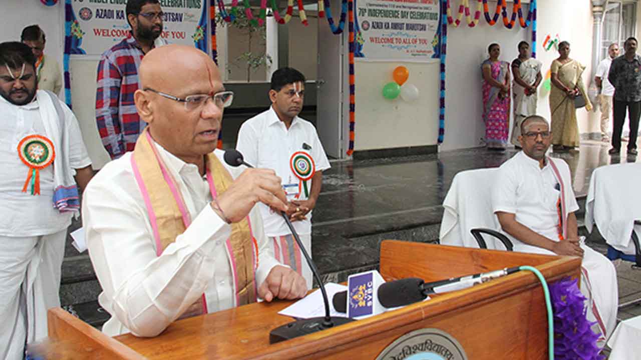 వేద విశ్వవిద్యాలయంతో వేద పాఠశాలల‌ అనుసంధానం : టీటీడీ ఈవో