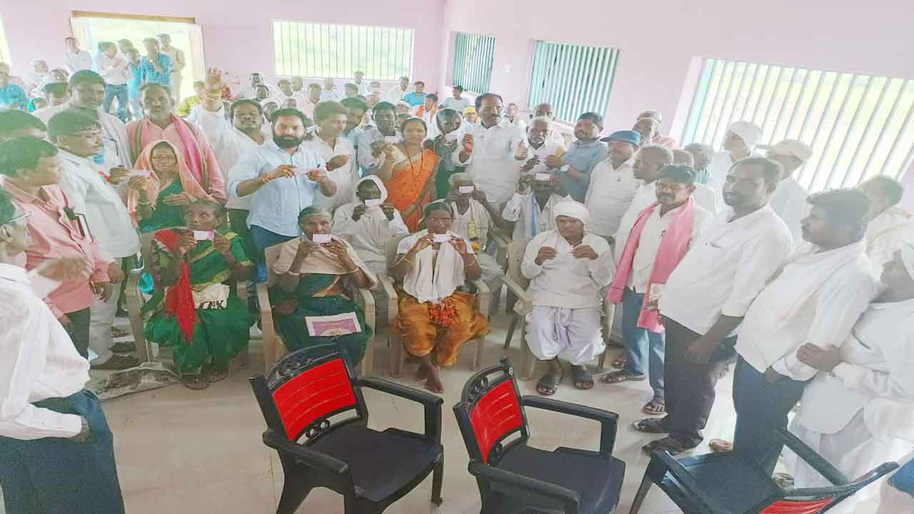 ఆసరా పింఛన్లు దేశానికే ఆదర్శం