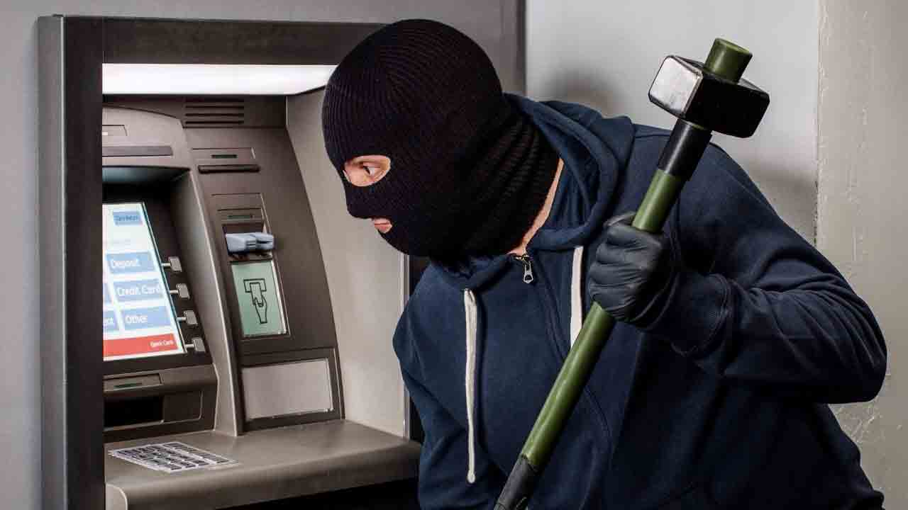 మేడ్చల్‌లో ఏటీఎం చోరీకి దుండగుల విఫలయత్నం