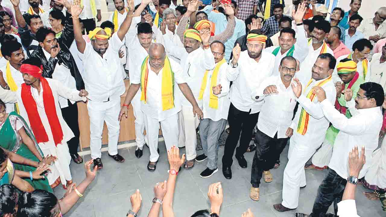 ఆదివాసుల ఆనందహేల