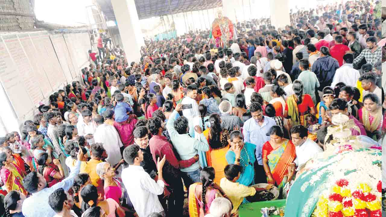 జనసంద్రమైన రుయ్యాడి