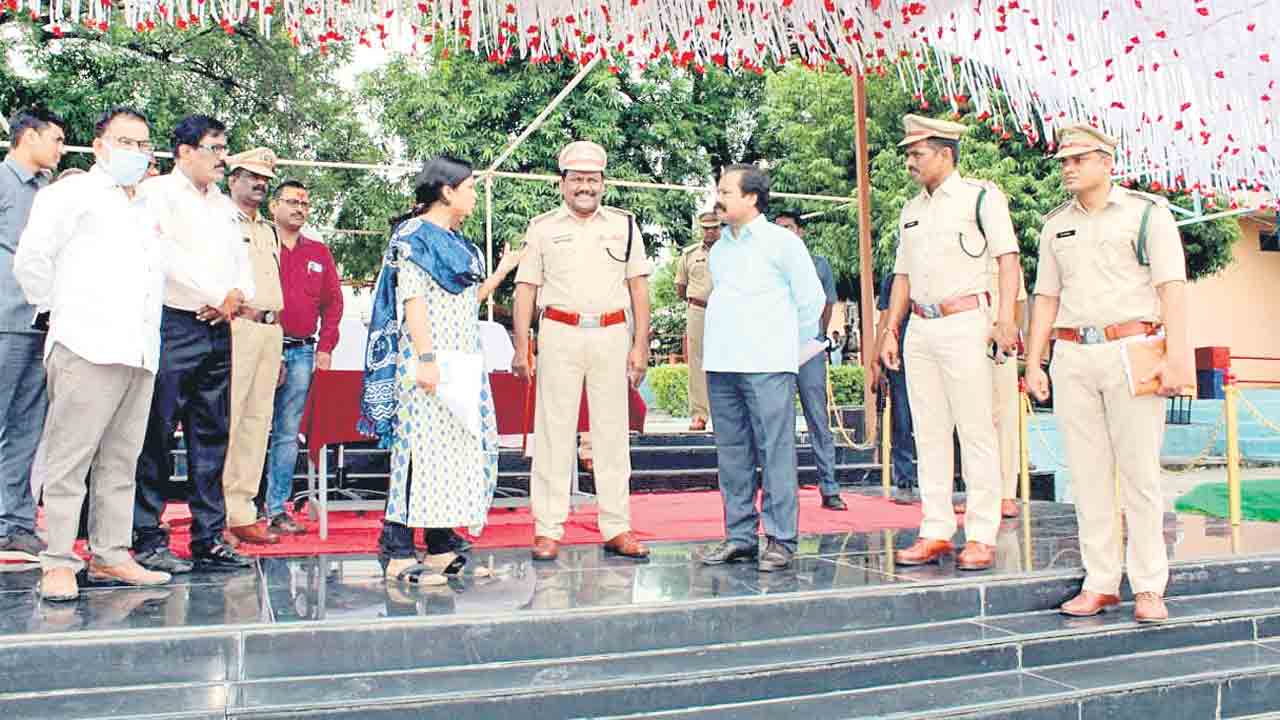 పంద్రాగస్టుకు ముస్తాబు