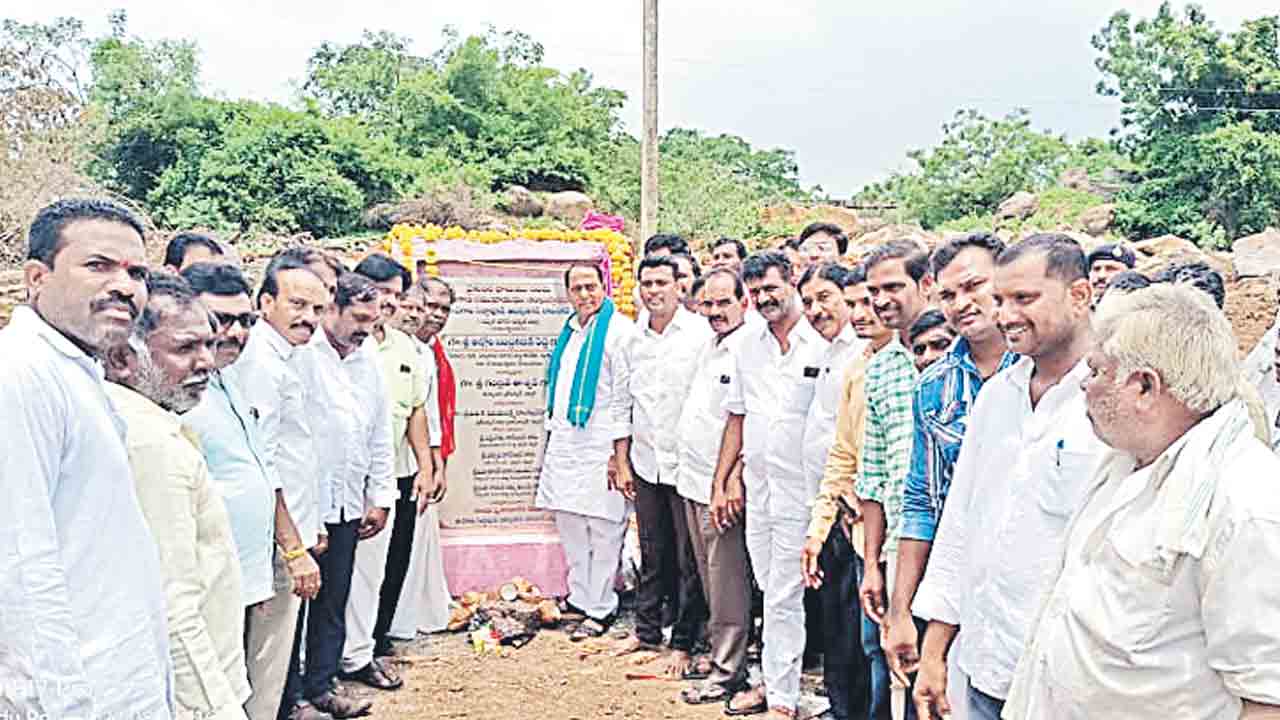 వరి నాట్లు త్వరగా పూర్తిచేసుకోవాలి