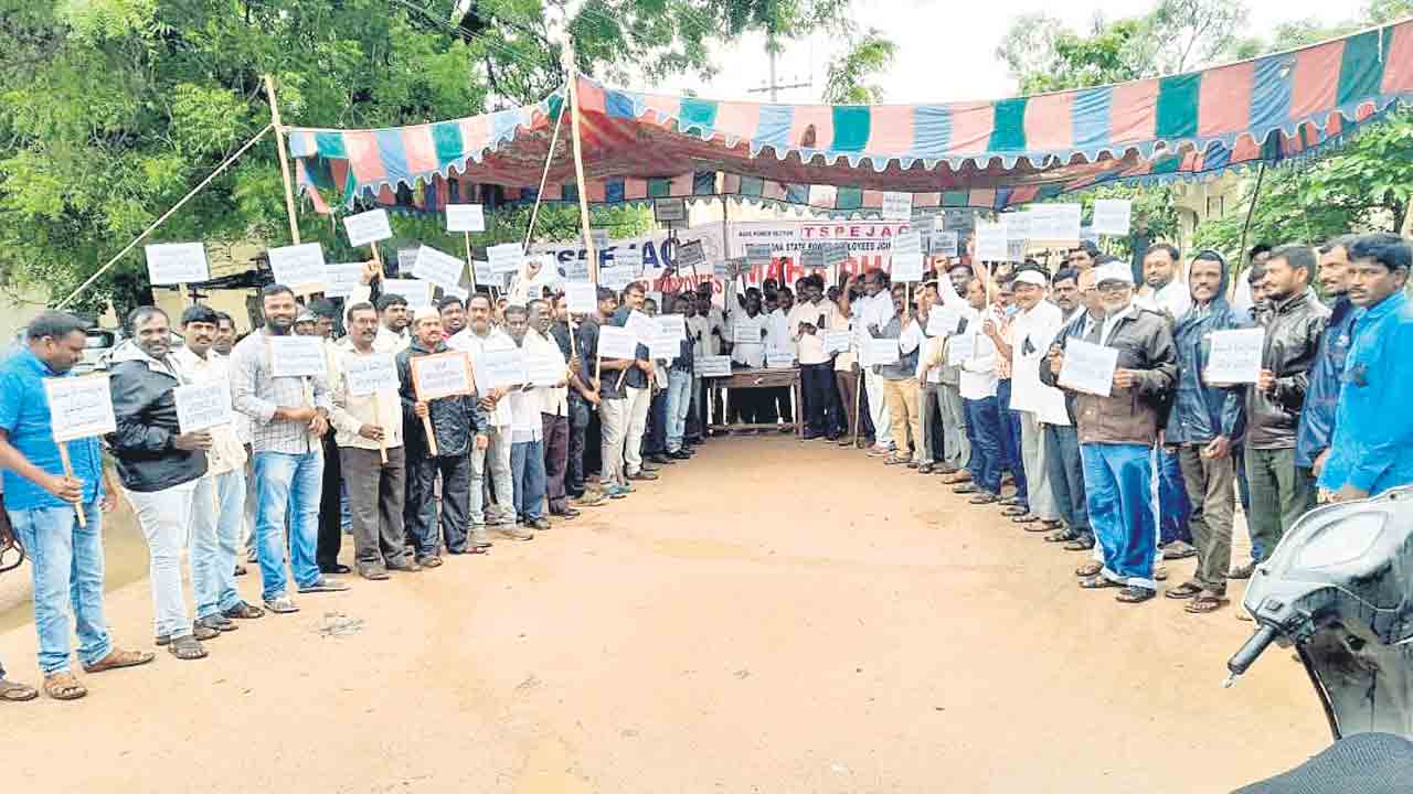 కేంద్ర సర్కారుపై కరంటోళ్ల కన్నెర్ర