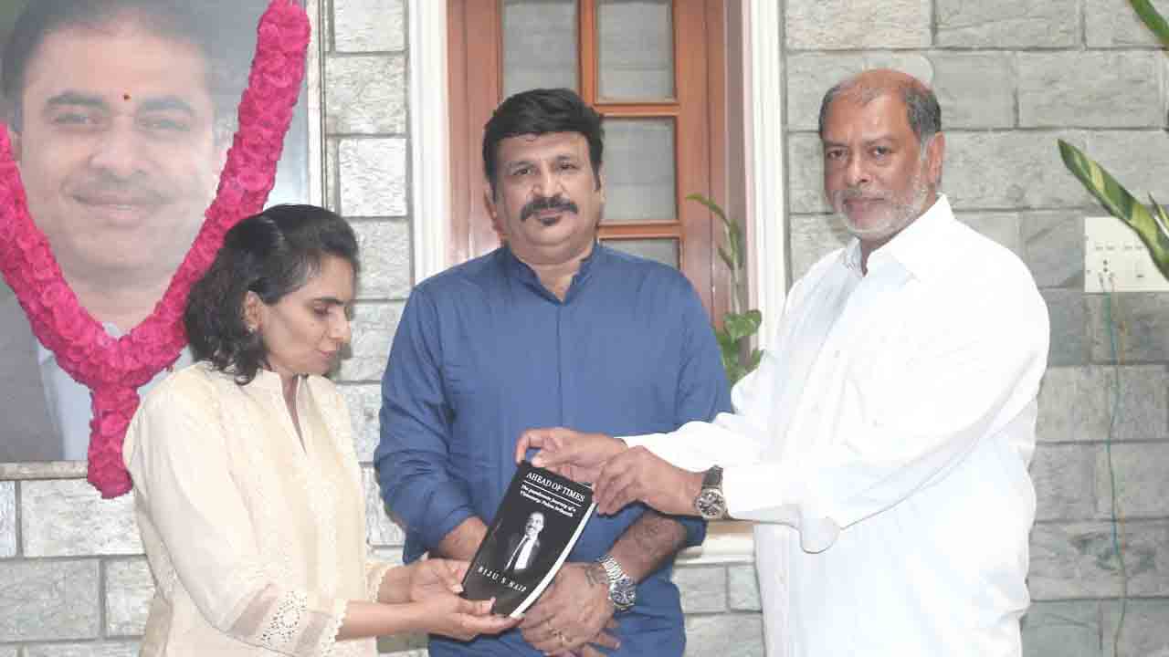 దివంగత బిజినెస్‌మేన్ పాలెం శ్రీకాంత్ రెడ్డి జీవితం స్ఫూర్తిమంతం.. అది పంచేందుకే ‘ఎహెడ్ ఆఫ్ టైమ్స్’ పుస్తకం