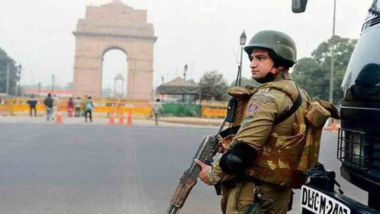 ఉగ్రదాడులకు అవకాశం..! ఢిల్లీ పోలీసులను హెచ్చరించిన ఐబీ..!!