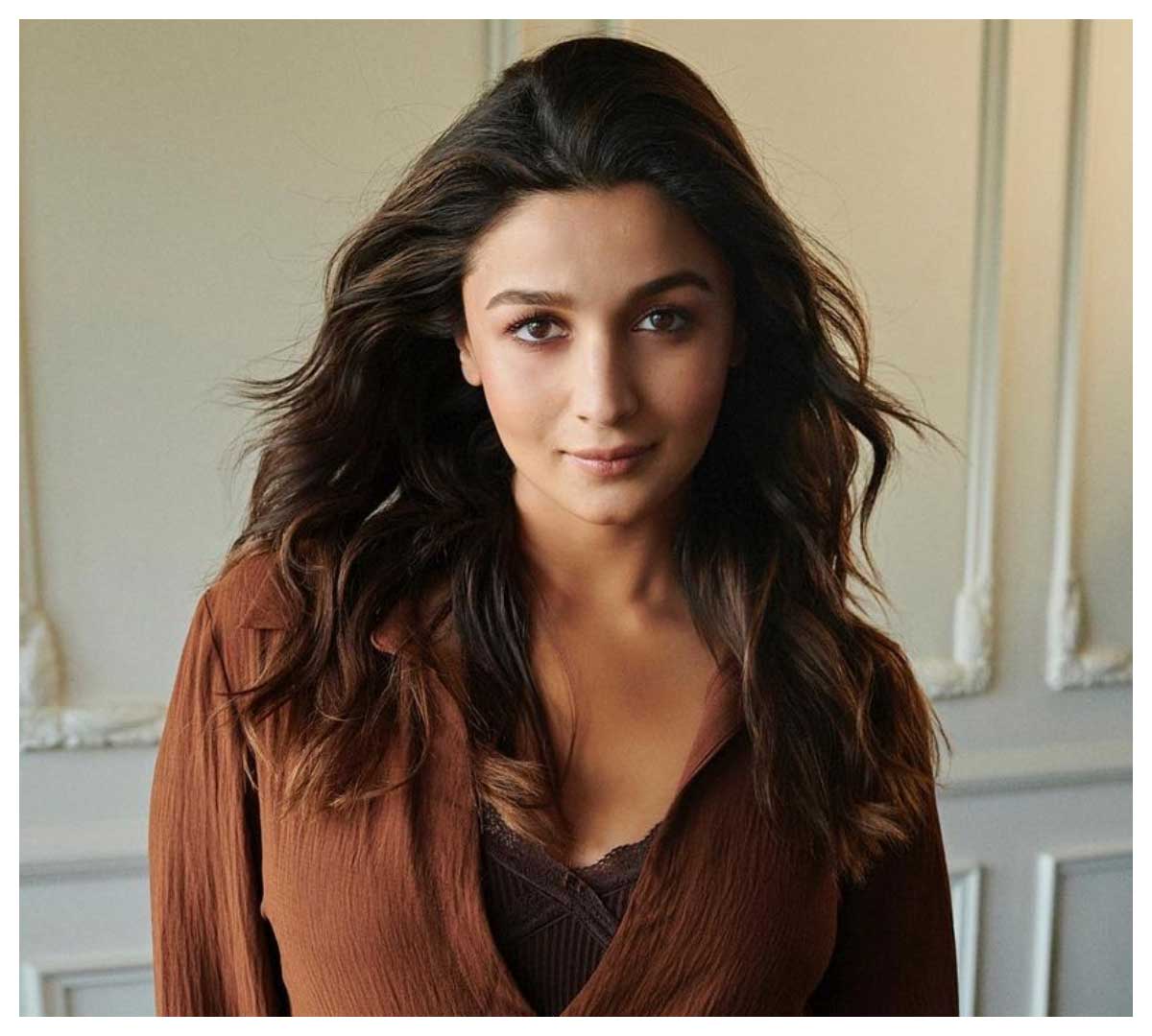 Alia Bhatt | చూపుల‌తో చంపేస్తున్న అలియా భట్..