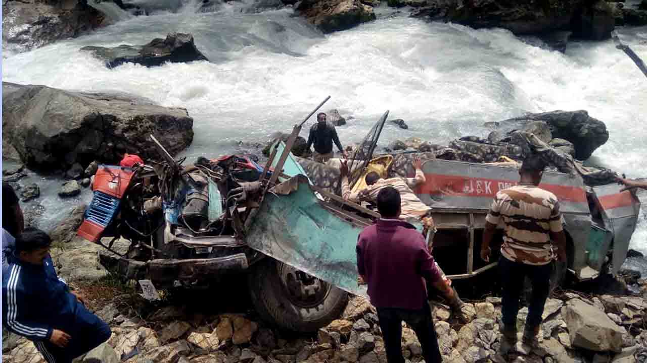 ఏడుగురు జవాన్ల మృతి