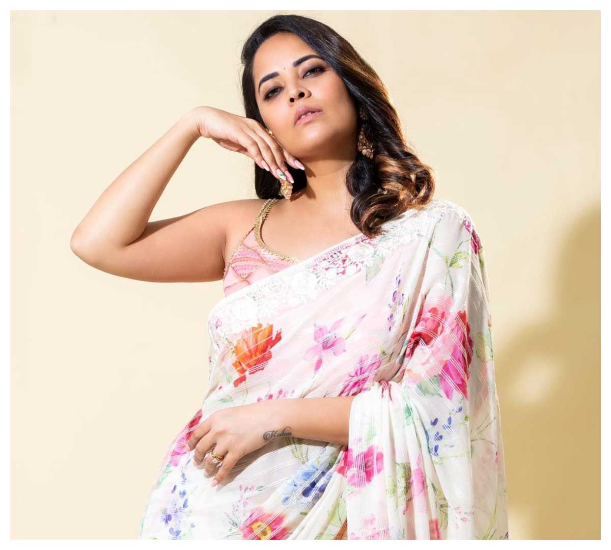 Anasuya Bharadwaj | చూపులతో మెస్మ‌రైజ్ చేస్తున్న అనసూయ భరద్వాజ్..