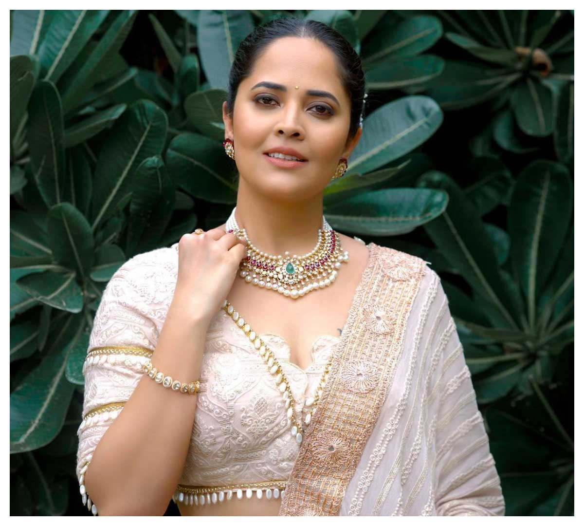 Anasuya Bharadwaj | ట్రెండీ అందాల‌తో మైండ్ బ్లాక్ చేస్తున్న అనసూయ భరద్వాజ్..