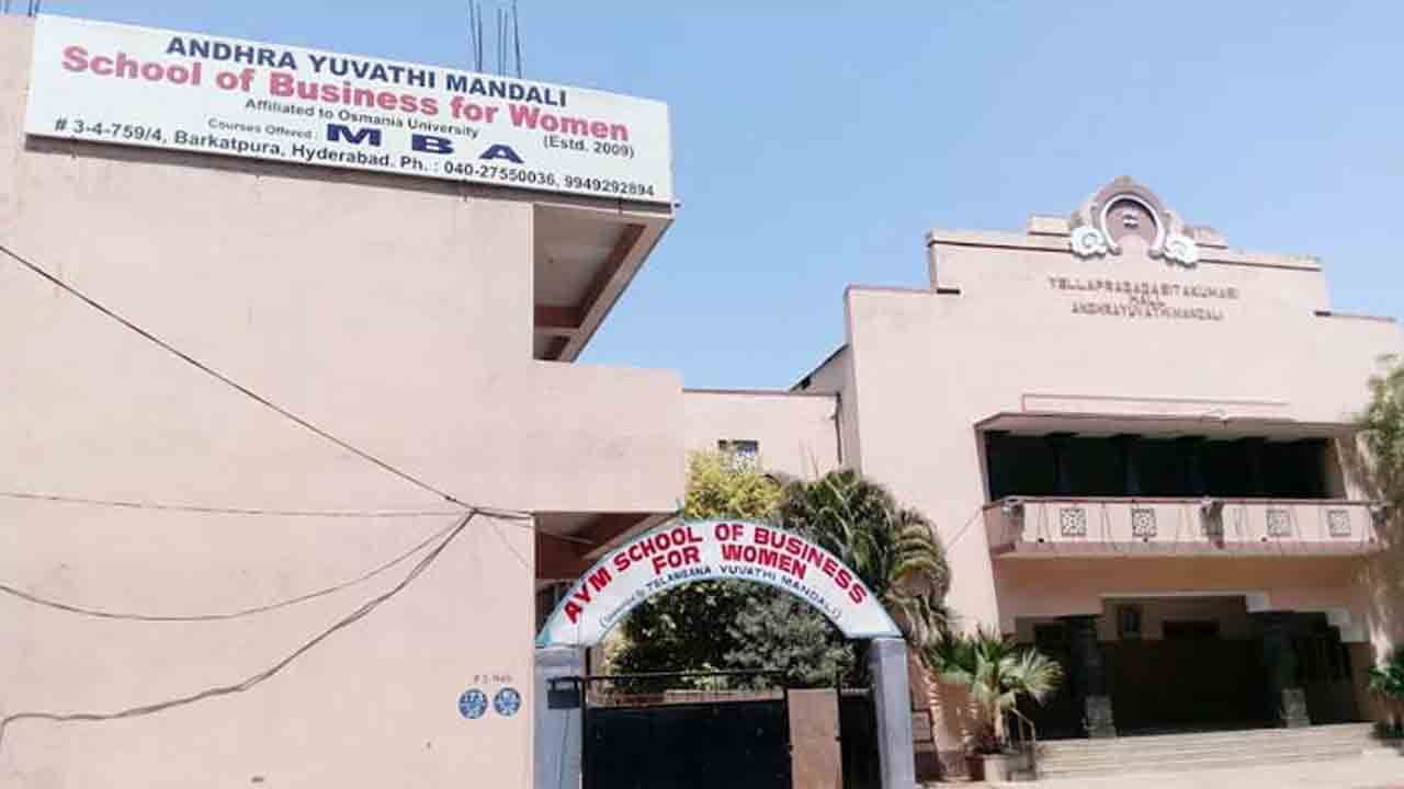 సిరిసిల్ల స్ఫూర్తి.. మహిళా కీర్తి