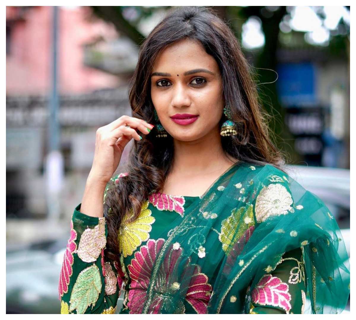 Ariyana Glory | అరియానా గ్లోరీ అందాలు అద‌ర‌హో..