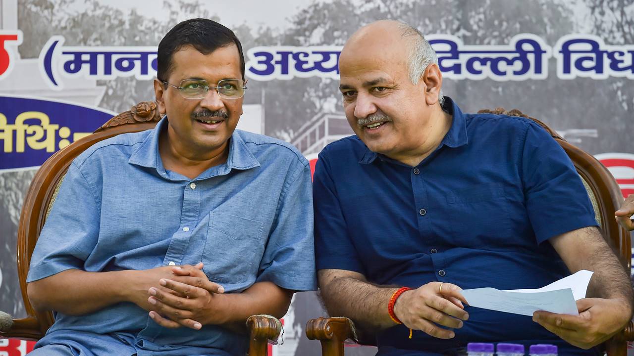 స‌ర్కారీ బ‌డుల‌ను సంస్క‌రించిన మ‌నీష్‌ సిసోడియా : డిప్యూటీ సీఎంపై కేజ్రీవాల్ ప్ర‌శంస‌లు