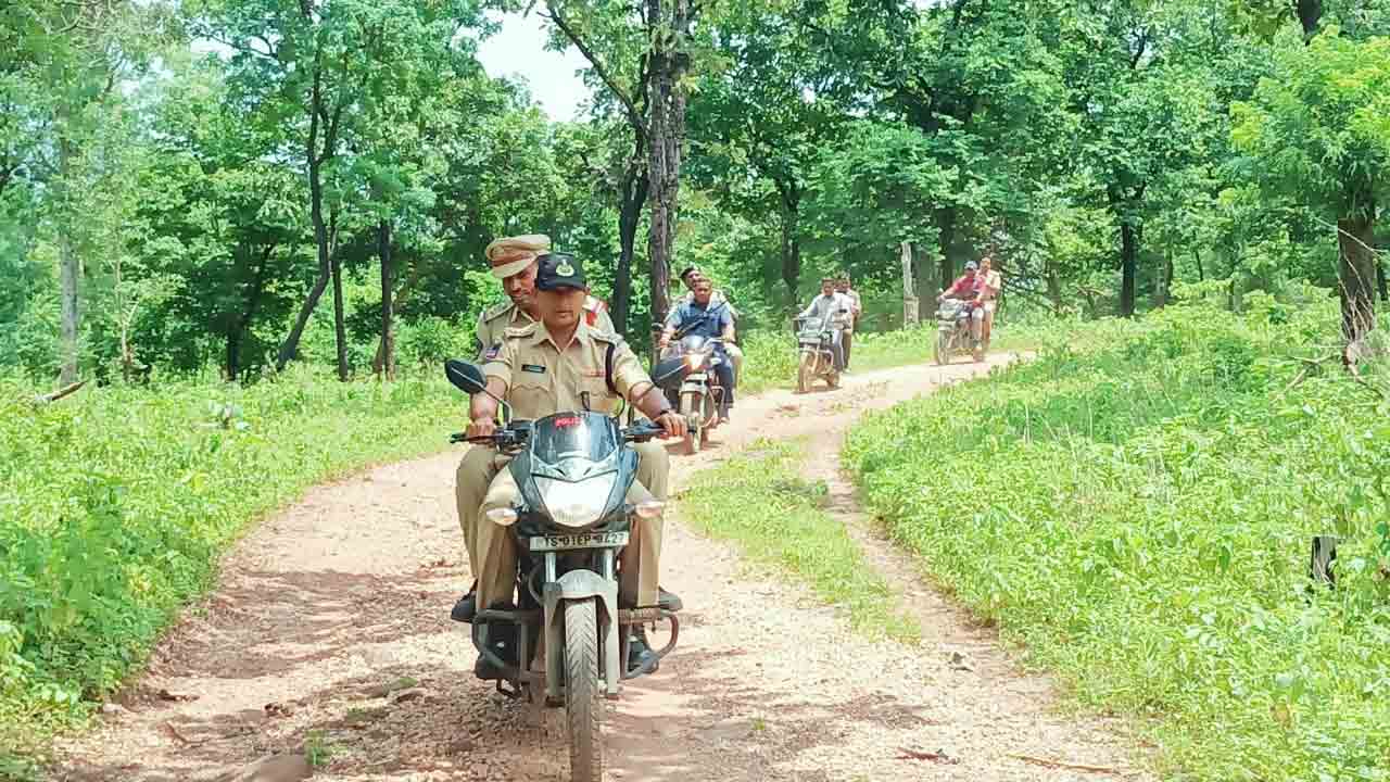 మావోయిస్టు ప్రభావిత ప్రాంతాల్లో పర్యటించిన ఆసిఫాబాద్ జిల్లా ఎస్పీ