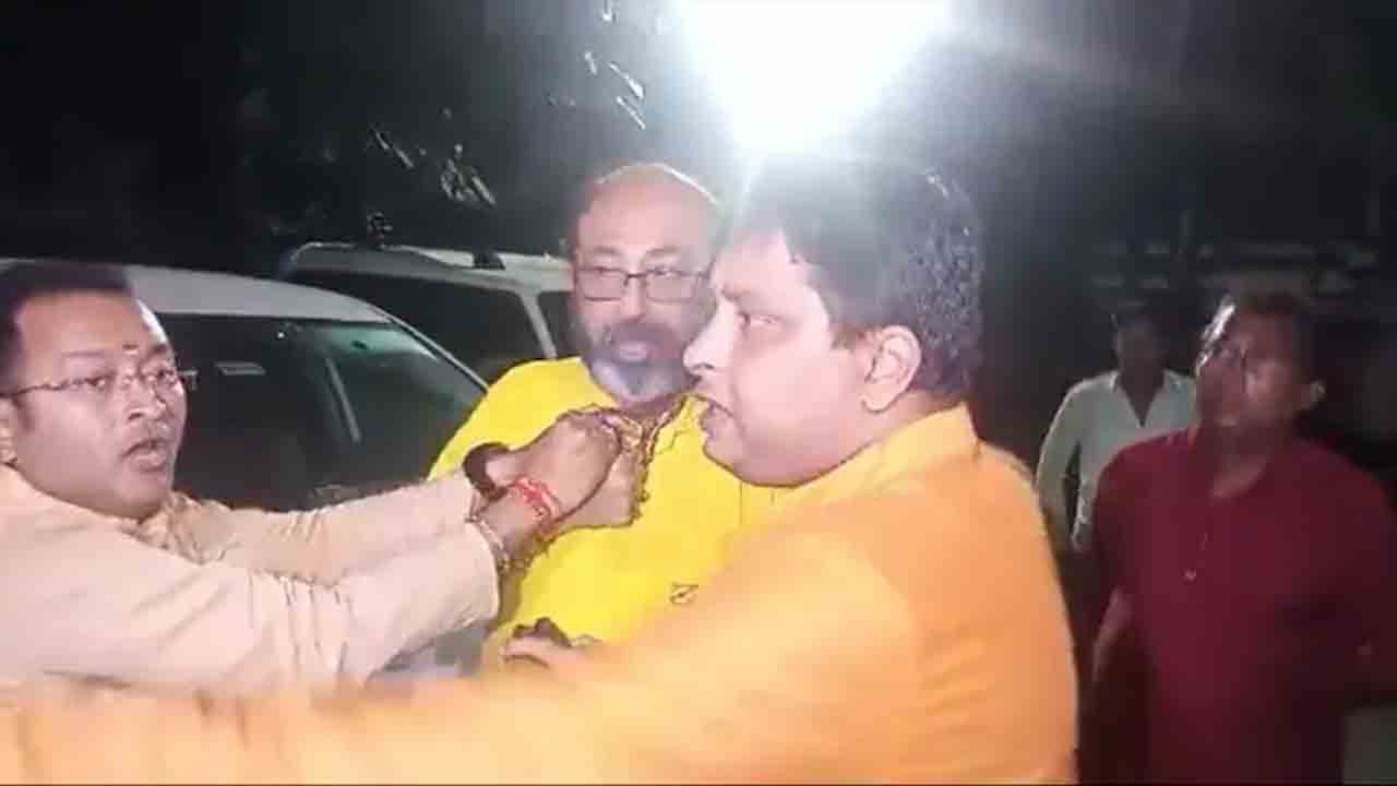 బీజేపీ యూత్‌ లీడర్‌ వీరంగం.. లాయర్‌పై విచక్షణారహిత దాడి